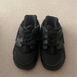 NEW Nike boy toddler sneakers